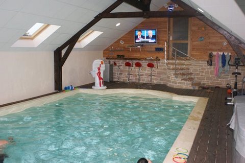 Kertanguellou nr Plouray indoor heated pool open all year tennis court